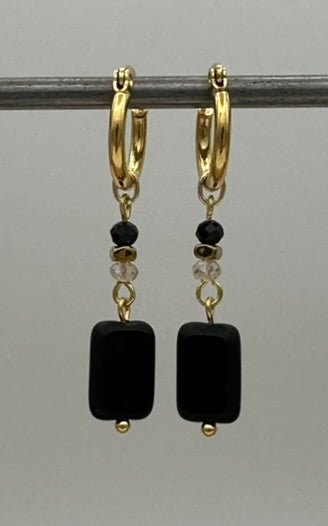 Creolen met zwarte hanger