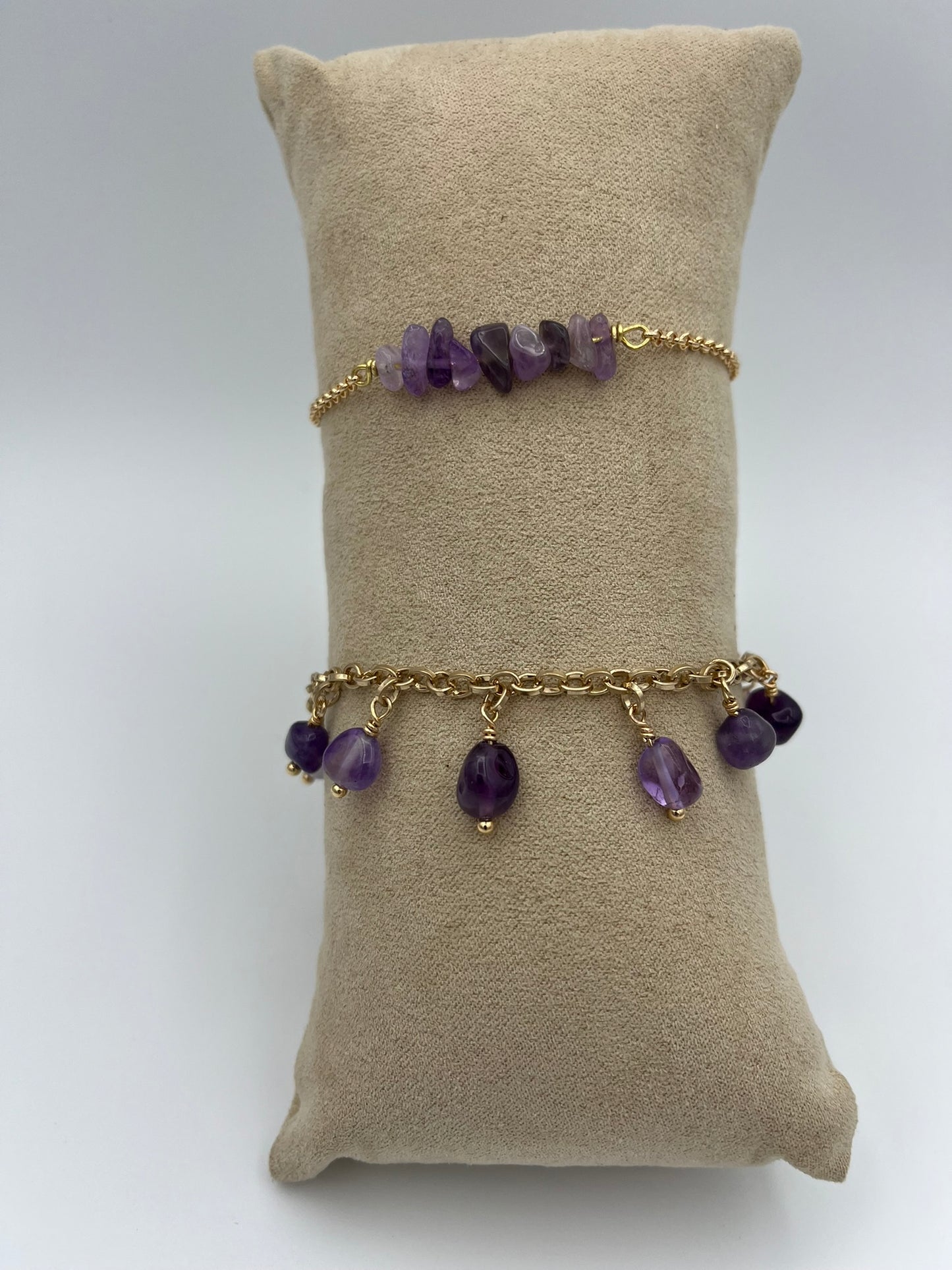 Bedelarmband met amethyst hangers