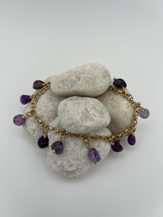 Bedelarmband met amethyst hangers